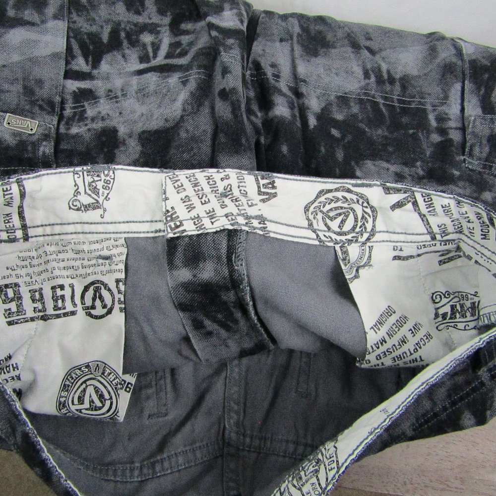 Vans Men's Black Gray Acid Wash Brand Graffiti Cargo Shorts | 32 - Picture 5 of 5